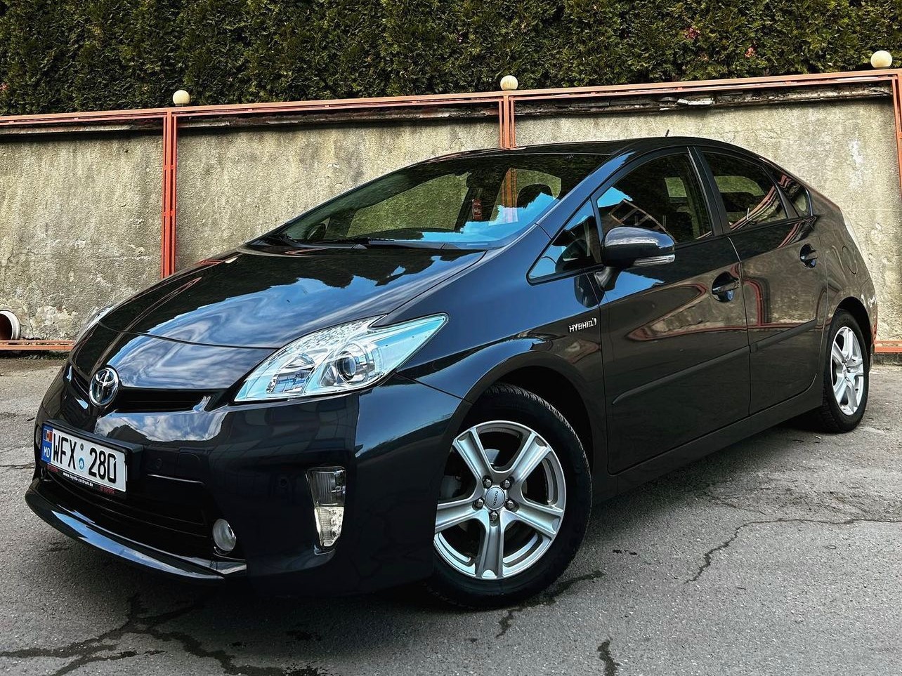 Chirie Toyota Prius 30