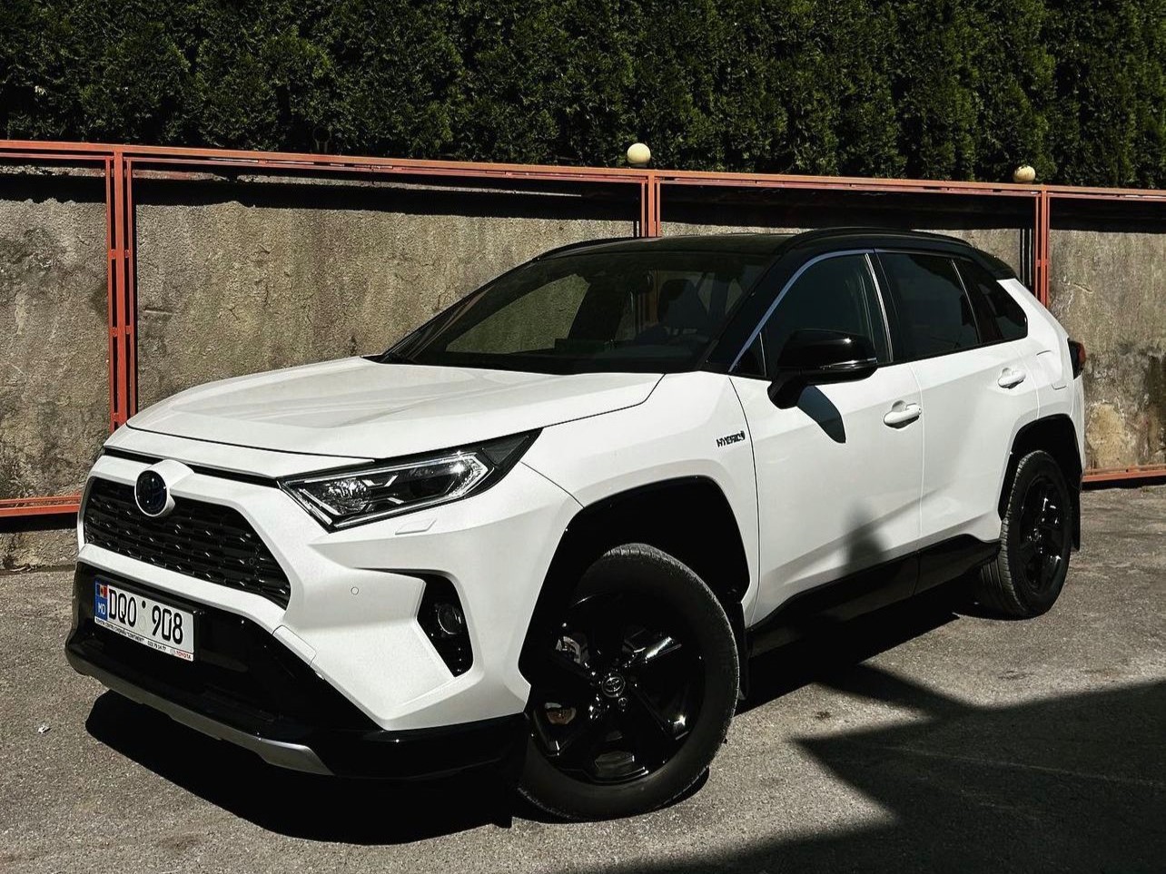 Chirie Toyota RAV-4