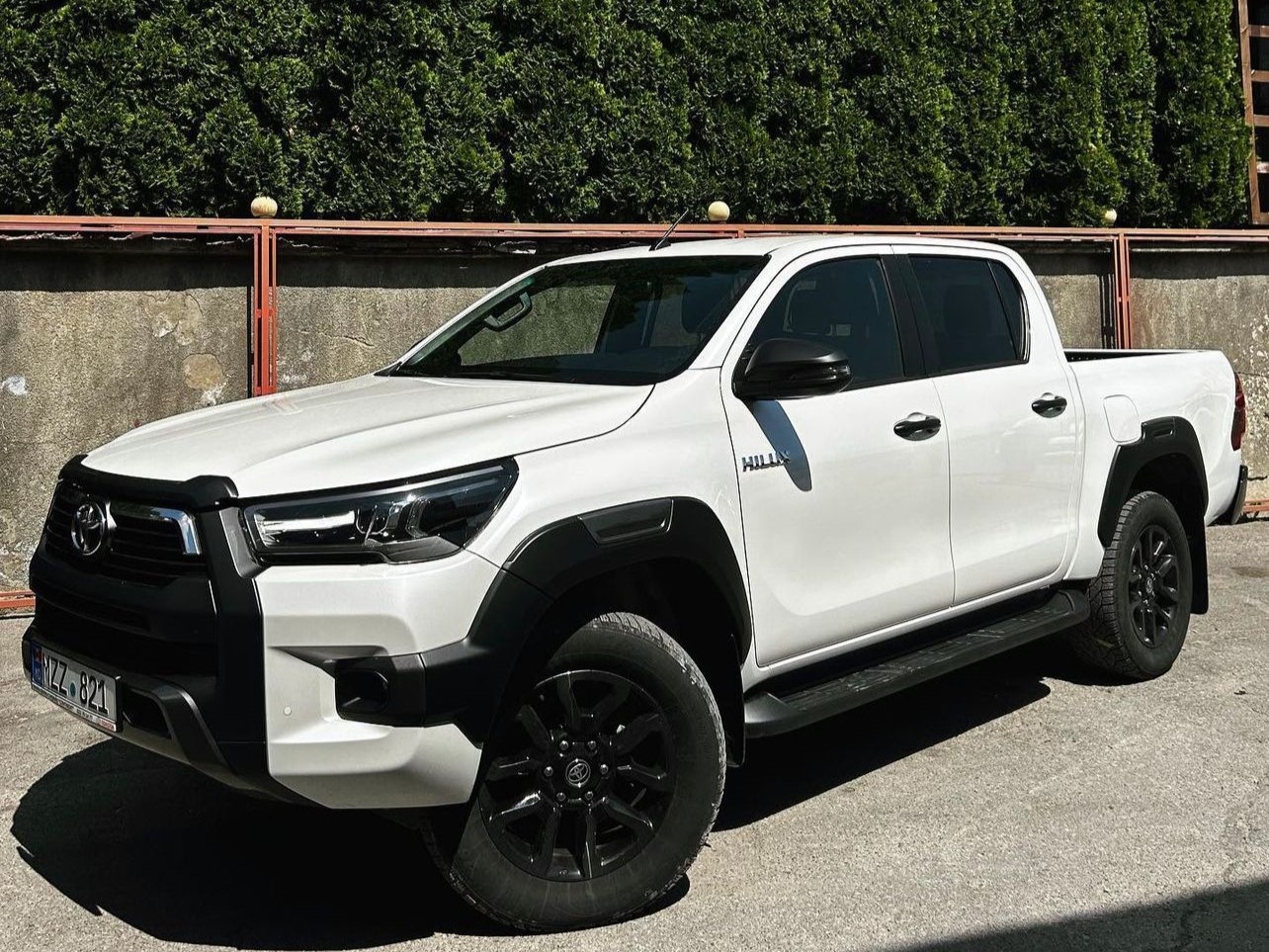 Бронировать Toyota Hilux 4x4 