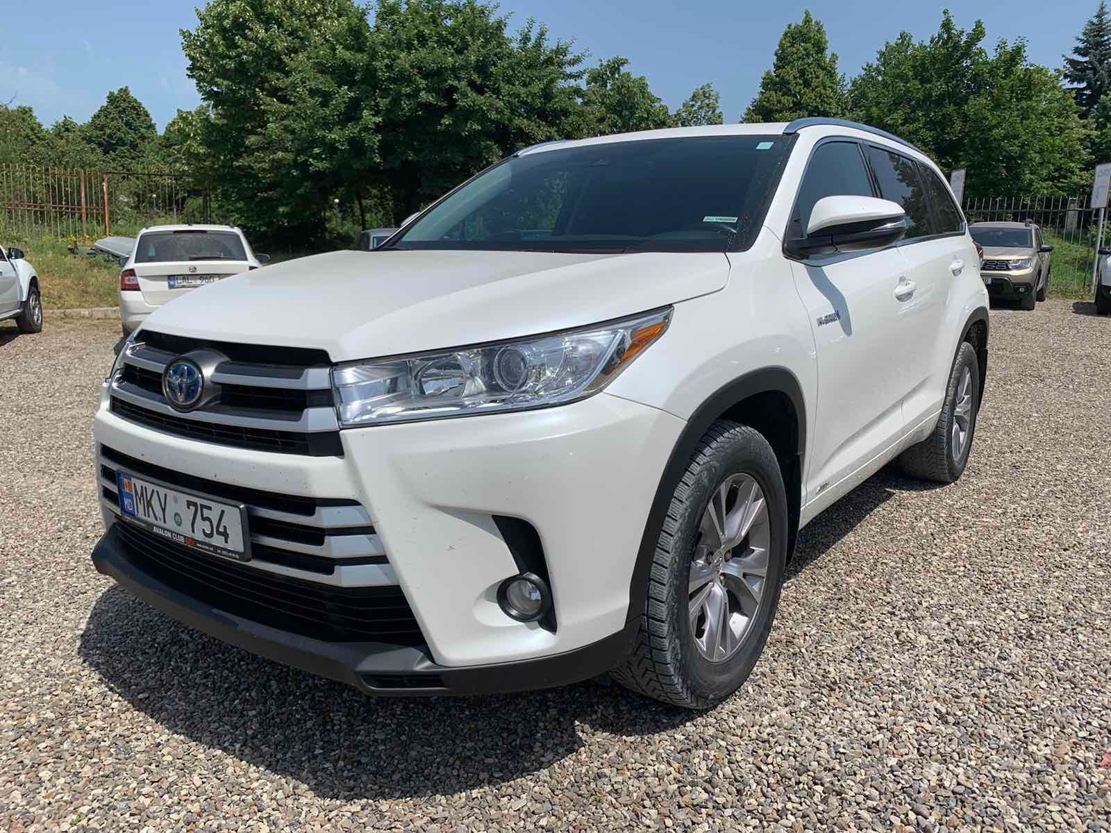 Бронировать Toyota Highlander 8 locuri